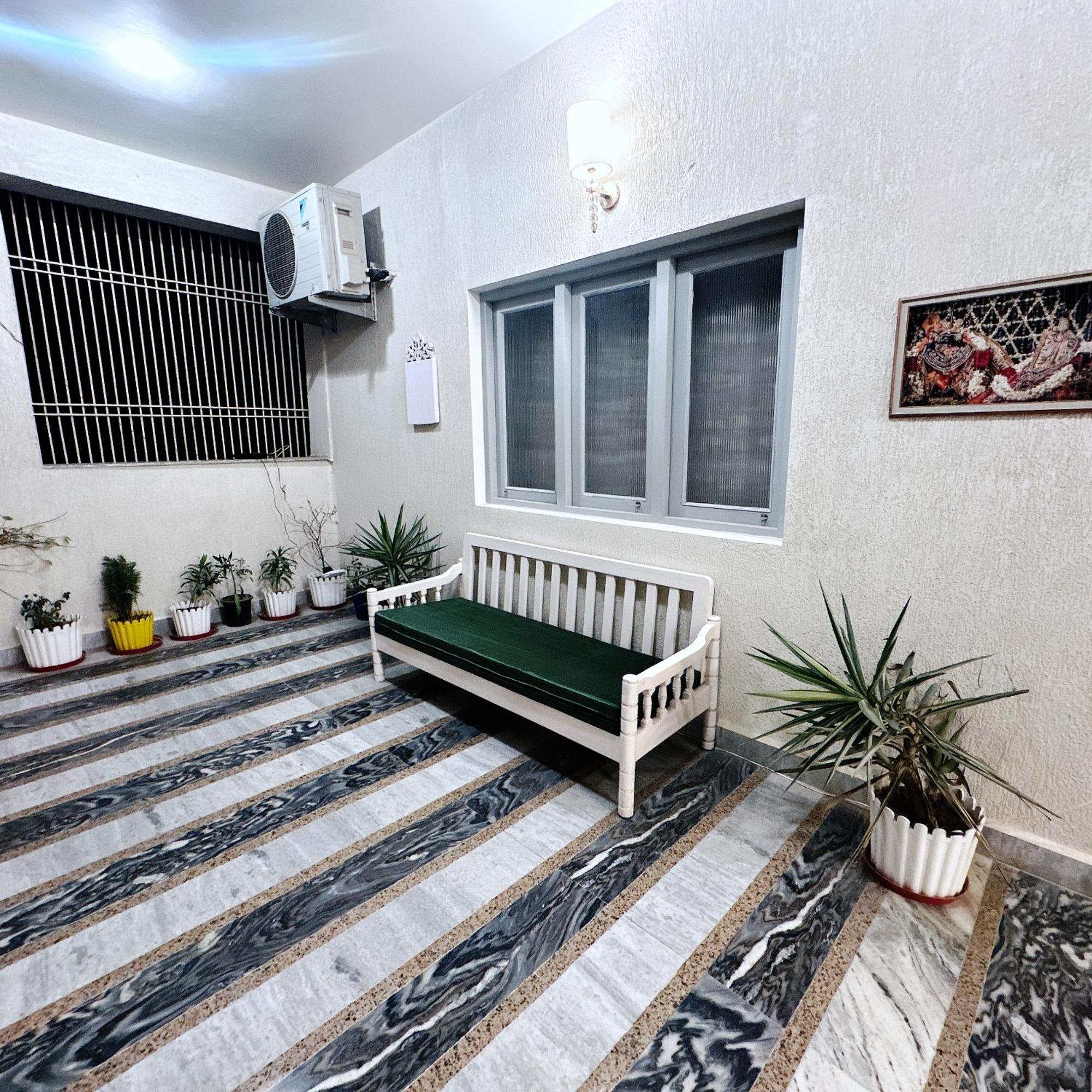 Homestay Vraj *